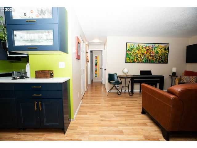 16837 Se POWELL Blvd, Portland, OR 97236