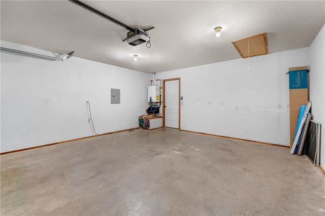 200 Sun Meadow Drive, Centerton, AR 72719