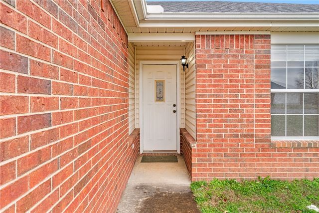 200 Sun Meadow Drive, Centerton, AR 72719