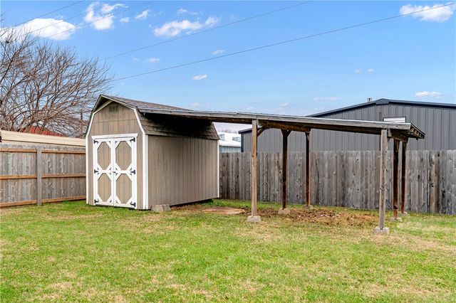 200 Sun Meadow Drive, Centerton, AR 72719