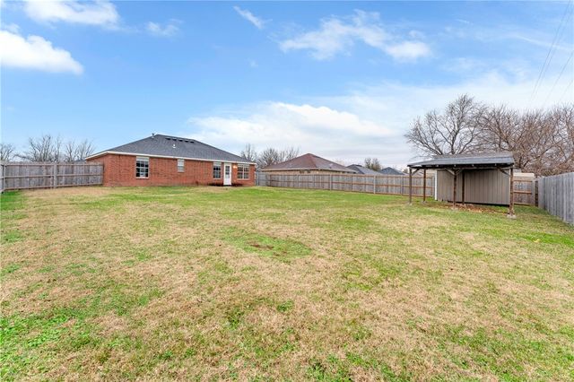 200 Sun Meadow Drive, Centerton, AR 72719