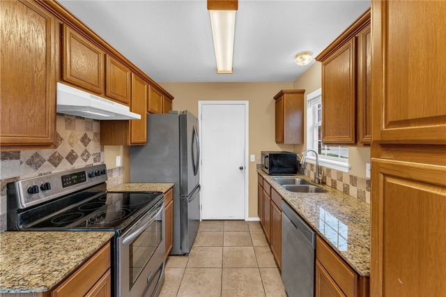 200 Sun Meadow Drive, Centerton, AR 72719