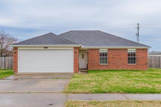 200 Sun Meadow Drive, Centerton, AR 72719