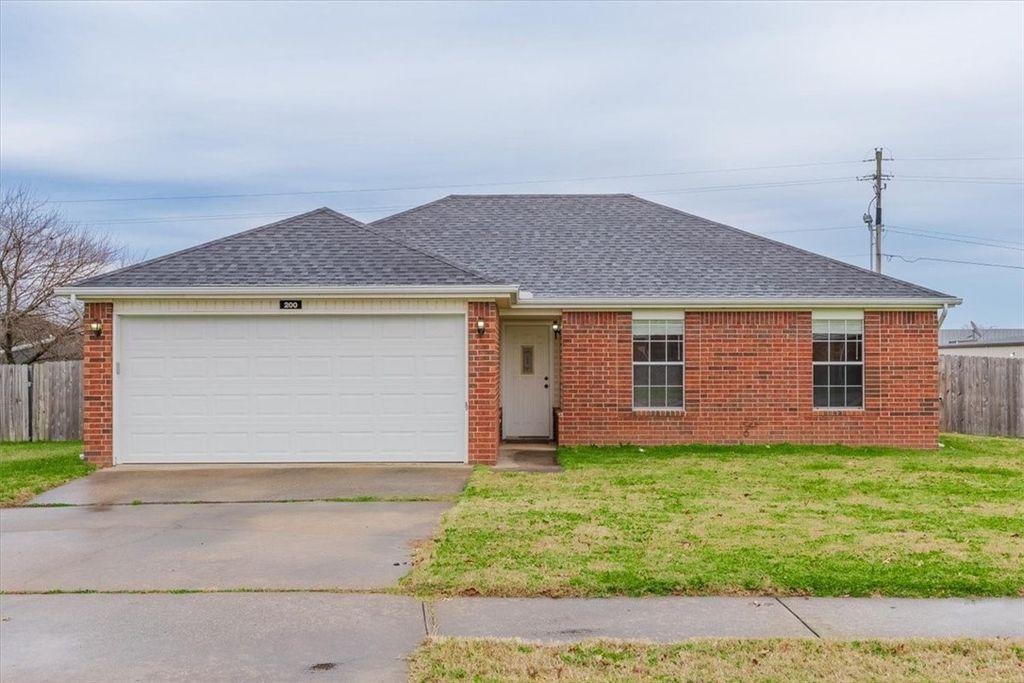 200 Sun Meadow Drive, Centerton, AR 72719