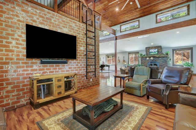 20816 Oxbow Way, Grass Valley, CA 95949