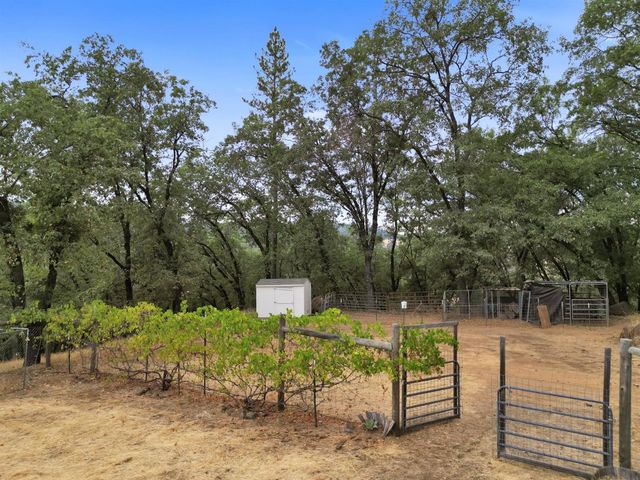 20816 Oxbow Way, Grass Valley, CA 95949