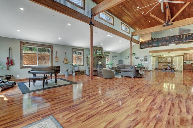 20816 Oxbow Way, Grass Valley, CA 95949