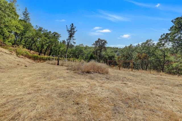 20816 Oxbow Way, Grass Valley, CA 95949