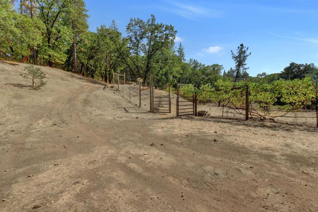 20816 Oxbow Way, Grass Valley, CA 95949