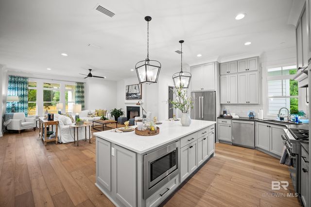 155 Hyacinth Street, Fairhope, AL 36532