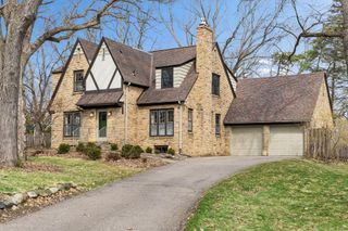 2 1/2 Webster Place, Hopkins, MN 55305