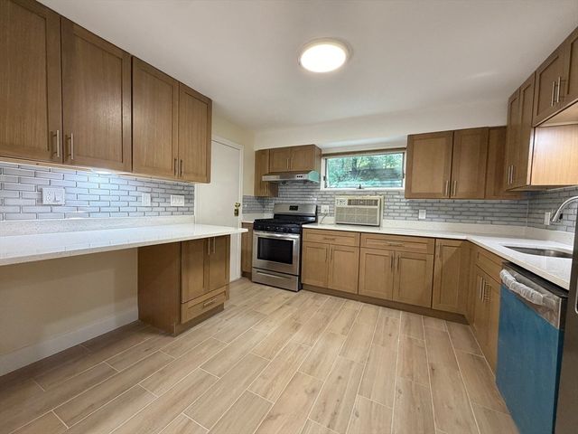 487 Lowell Ave 2, Newton, MA 02460