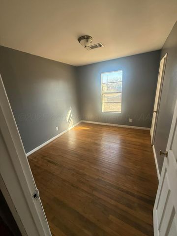 1211 N APACHE Street, Amarillo, TX 79107