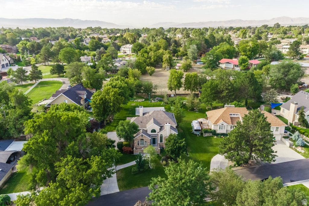 5852 S JORDAN CANAL RD, Taylorsville, UT 84129 — photo 5