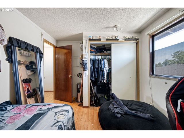 1194 R St, Springfield, OR 97477