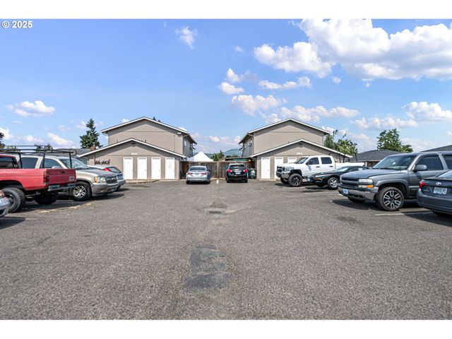 1194 R St, Springfield, OR 97477