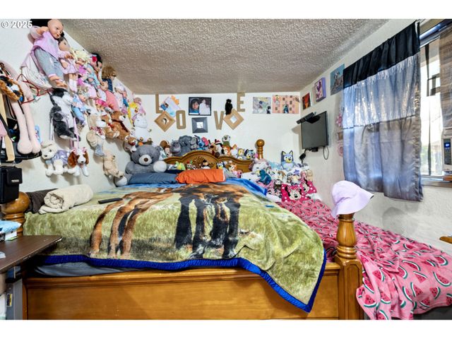 1194 R St, Springfield, OR 97477