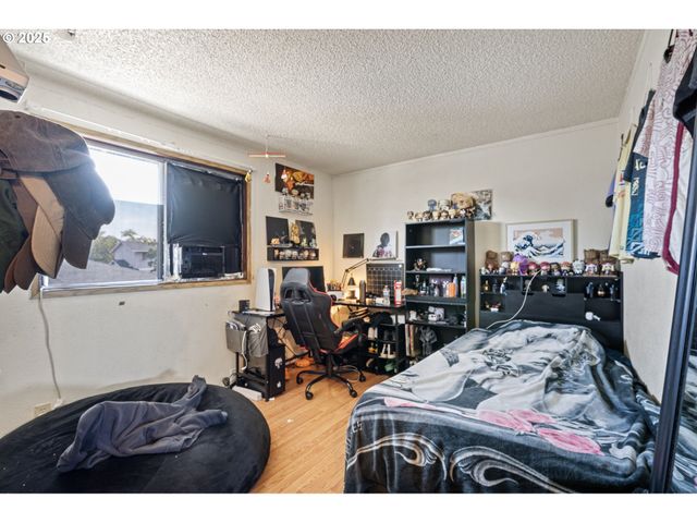 1194 R St, Springfield, OR 97477