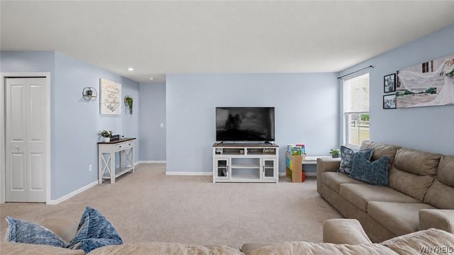 33 Allie Lane, Hamburg, NY 14075