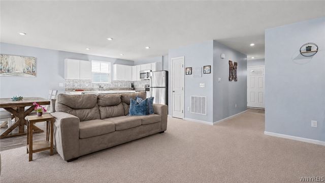 33 Allie Lane, Hamburg, NY 14075