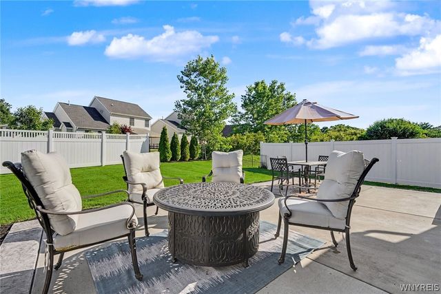 33 Allie Lane, Hamburg, NY 14075