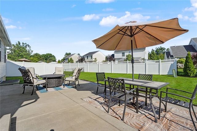 33 Allie Lane, Hamburg, NY 14075