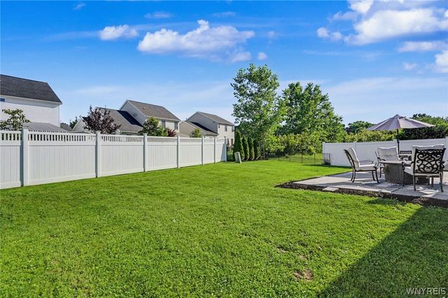 33 Allie Lane, Hamburg, NY 14075