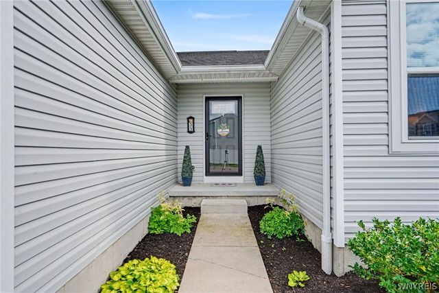 33 Allie Lane, Hamburg, NY 14075