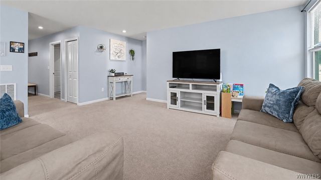 33 Allie Lane, Hamburg, NY 14075