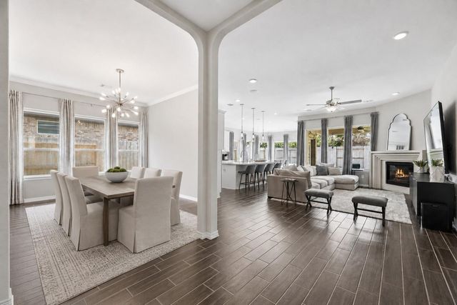 10819 Crestwood Point Circle, Cypress, TX 77433