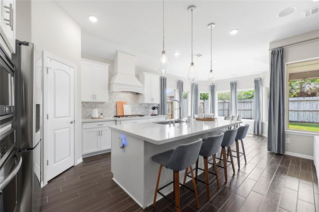10819 Crestwood Point Circle, Cypress, TX 77433