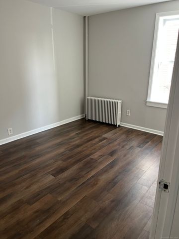 146 George Street 2nd, Bridgeport, CT 06604