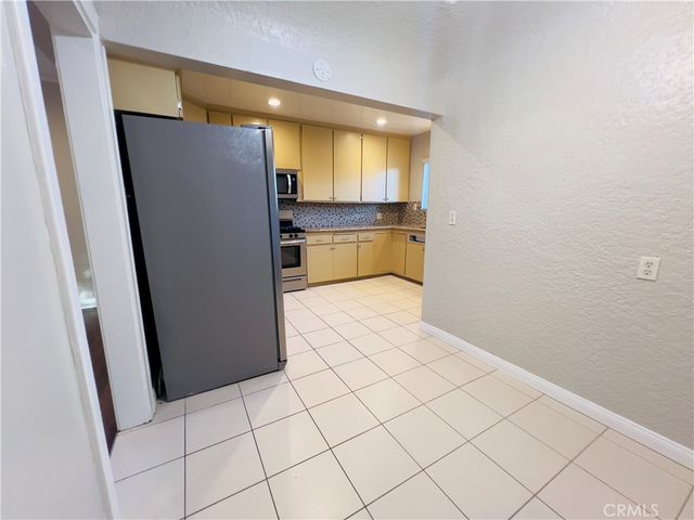 656 W 117th, Los Angeles, CA 90044