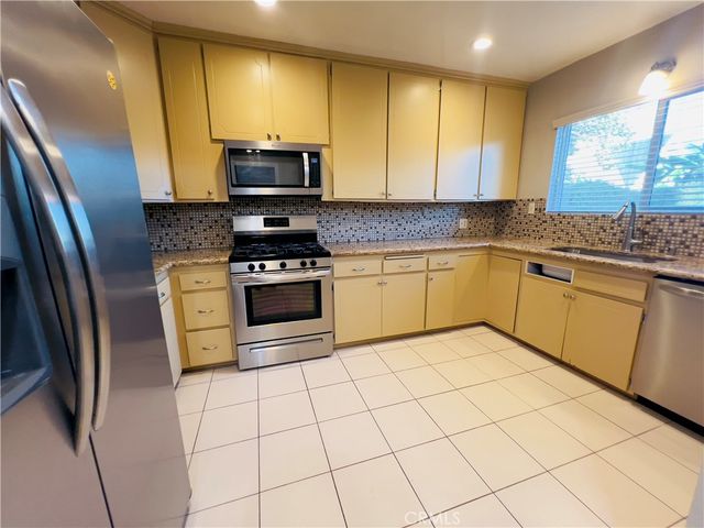 656 W 117th, Los Angeles, CA 90044
