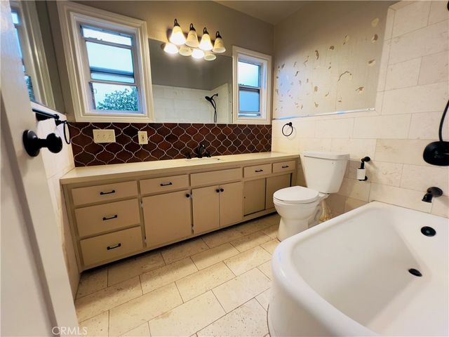 656 W 117th, Los Angeles, CA 90044