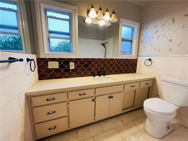 656 W 117th, Los Angeles, CA 90044