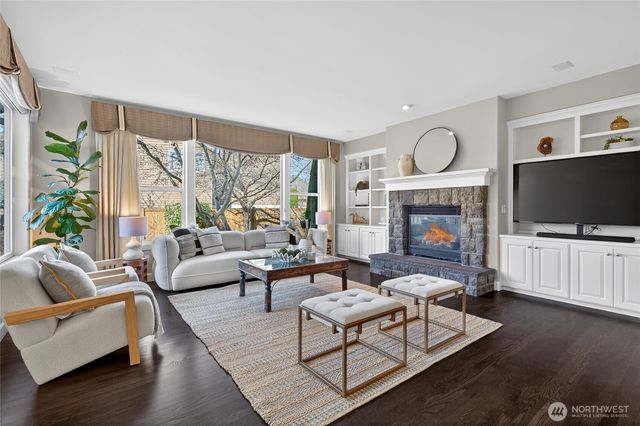 25902 NE 1st Place, Sammamish, WA 98074