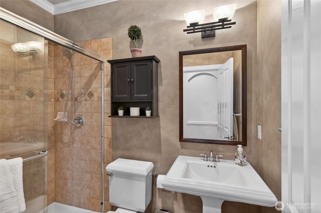 25902 NE 1st Place, Sammamish, WA 98074