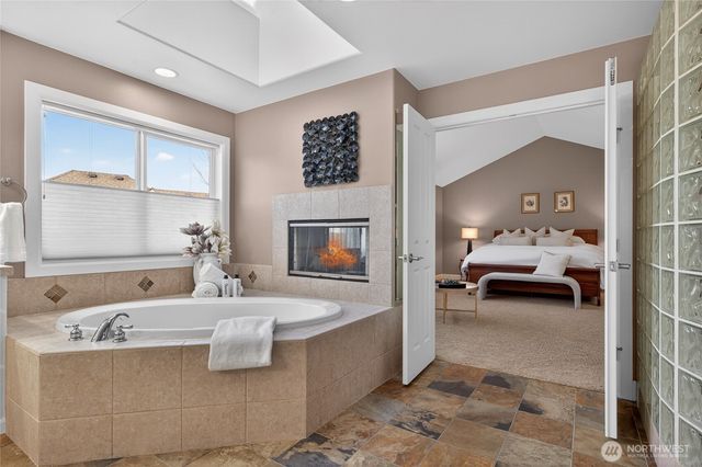 25902 NE 1st Place, Sammamish, WA 98074