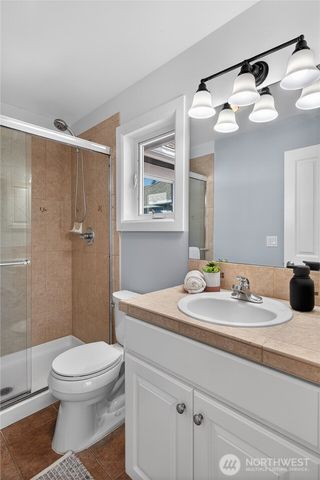 25902 NE 1st Place, Sammamish, WA 98074