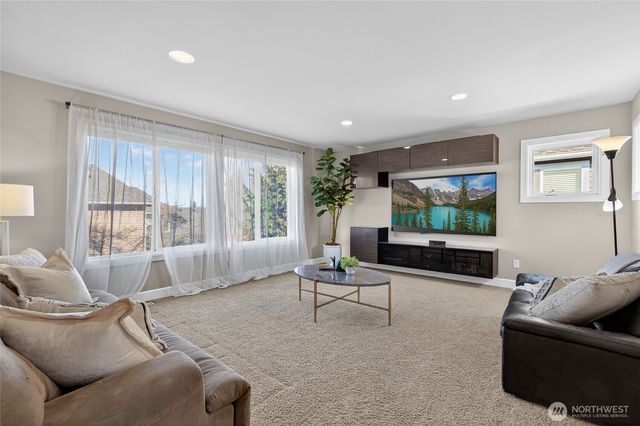 25902 NE 1st Place, Sammamish, WA 98074