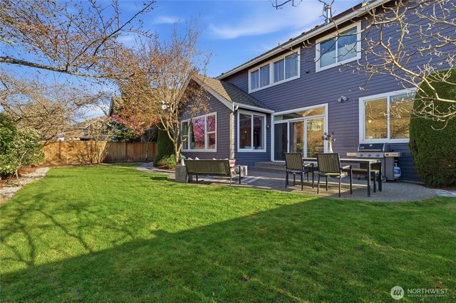 25902 NE 1st Place, Sammamish, WA 98074