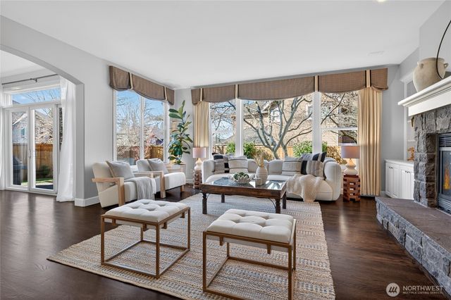 25902 NE 1st Place, Sammamish, WA 98074