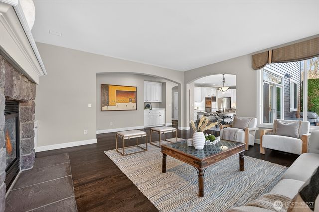 25902 NE 1st Place, Sammamish, WA 98074