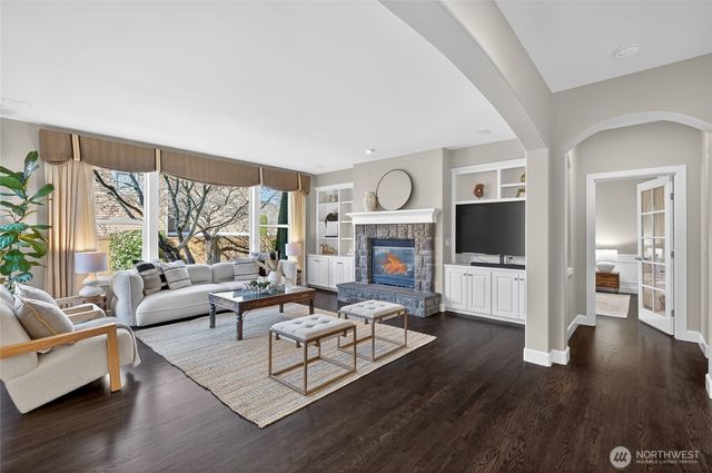 25902 NE 1st Place, Sammamish, WA 98074