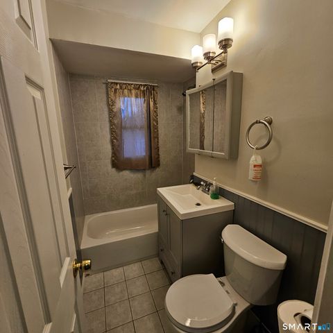 432 Pearl Harbor Street 432, Bridgeport, CT 06610