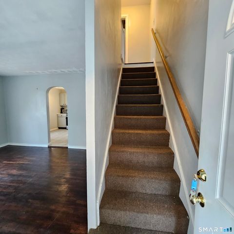 432 Pearl Harbor Street 432, Bridgeport, CT 06610