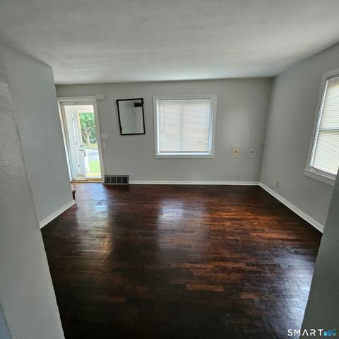 432 Pearl Harbor Street 432, Bridgeport, CT 06610