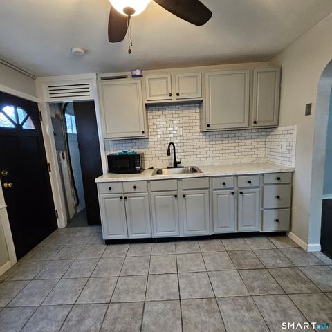 432 Pearl Harbor Street 432, Bridgeport, CT 06610