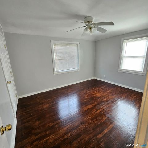 432 Pearl Harbor Street 432, Bridgeport, CT 06610
